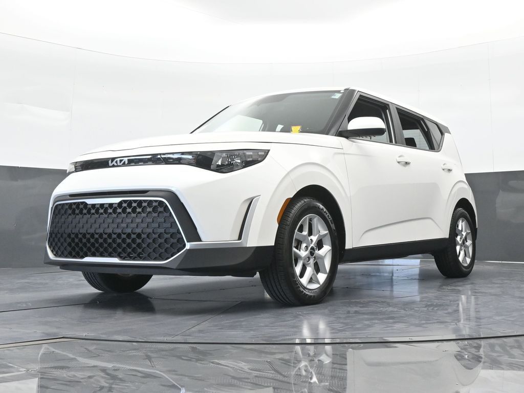 Used 2024 Snow White Pearl Kia LX image 51
