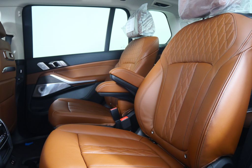 Thumbnail: 2026 BMW X7 - 16