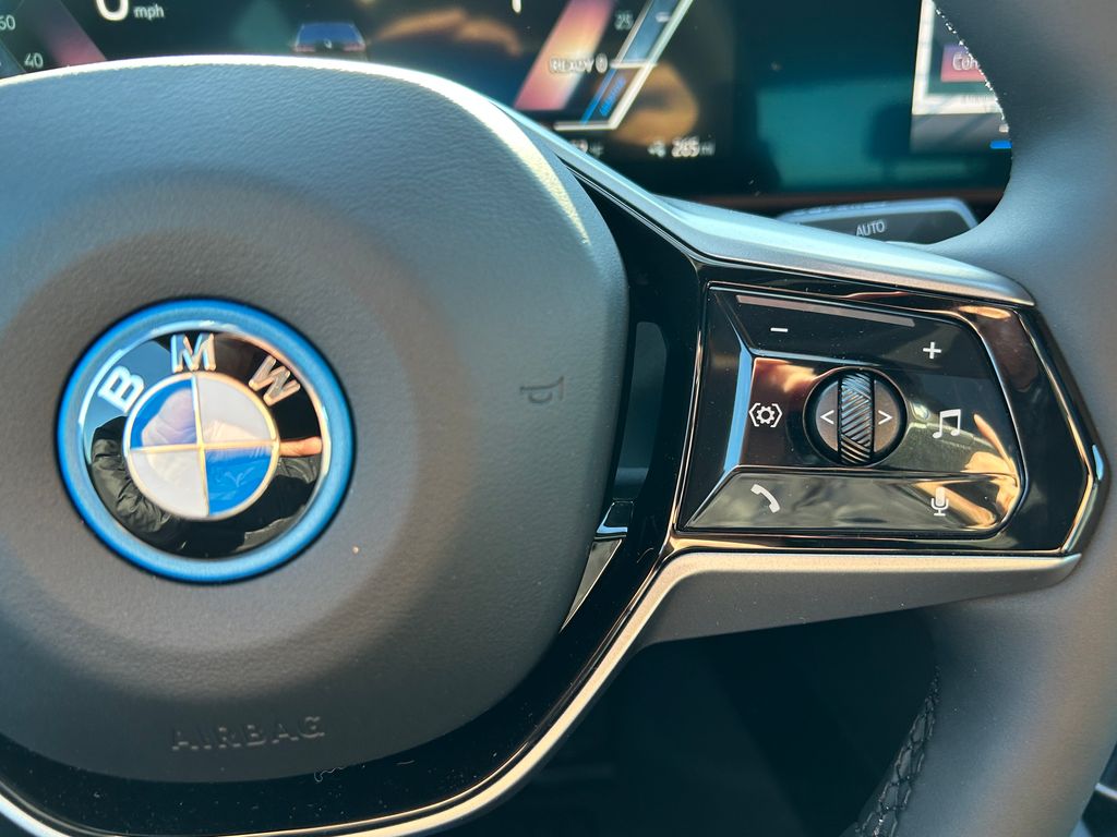 2025 BMW i5 eDrive40 21