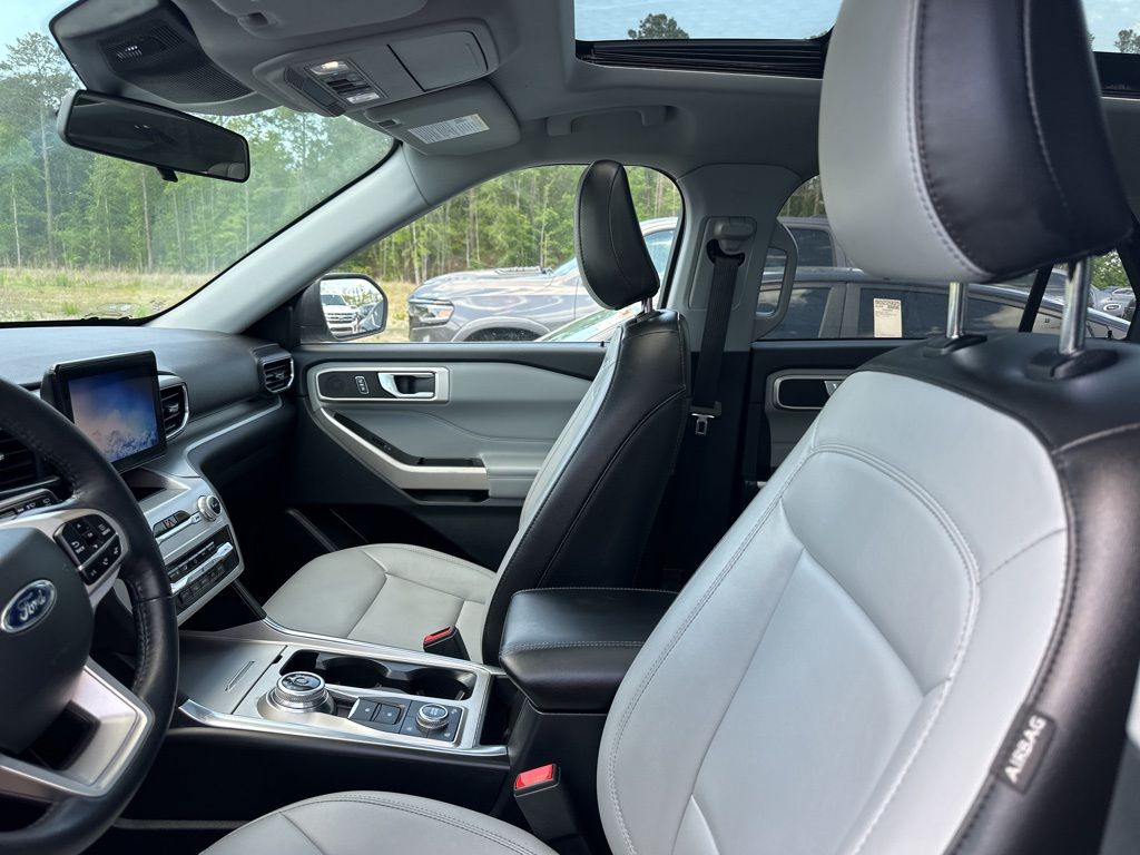 2021 Iconic Silver Metallic Ford Explorer XLT 4X4 SUV