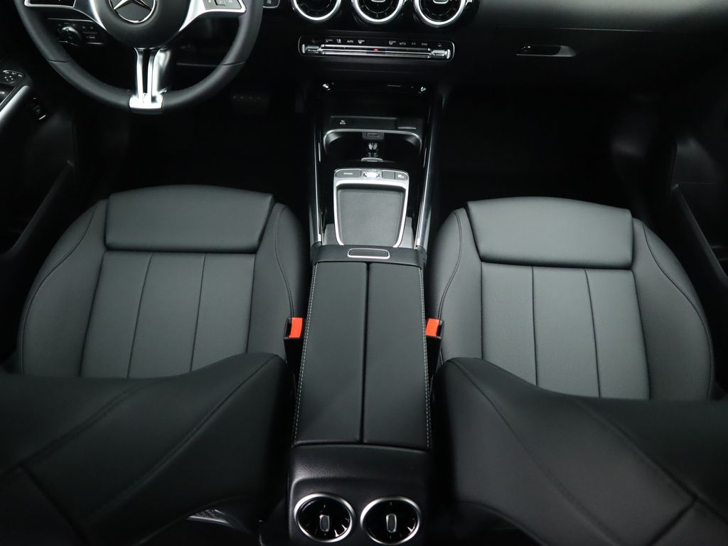 Thumbnail: 2025 Mercedes-Benz GLA - 16