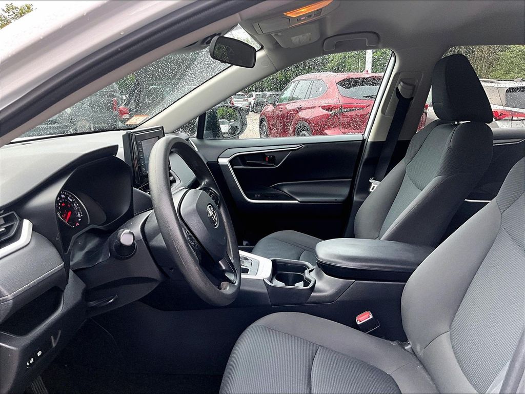 2021 Toyota RAV4 — photo 4