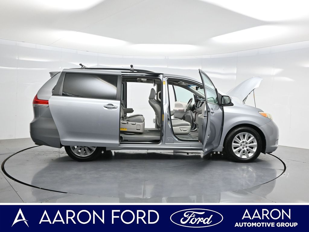 View vehicle photo 4