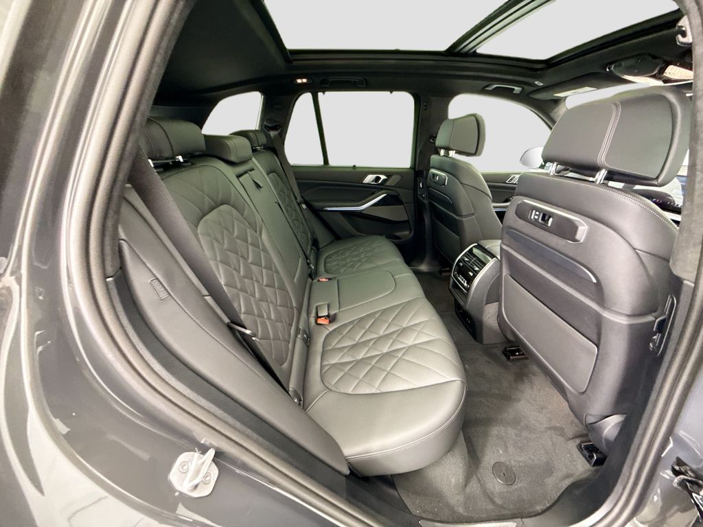 Thumbnail: 2026 BMW X5 - 21