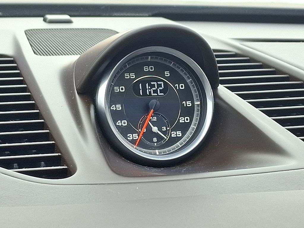 Thumbnail: 2016 Porsche 911 - 26