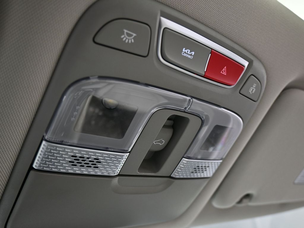 Used 2024 Glacial White Pearl Kia S image 27