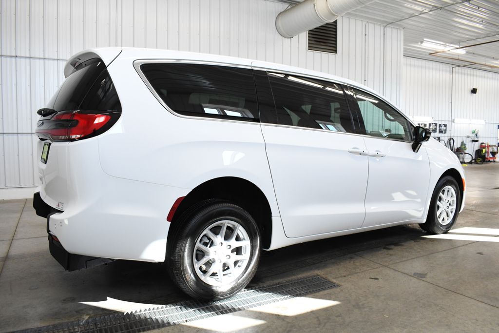 Used 2026 White Chrysler Select image 12