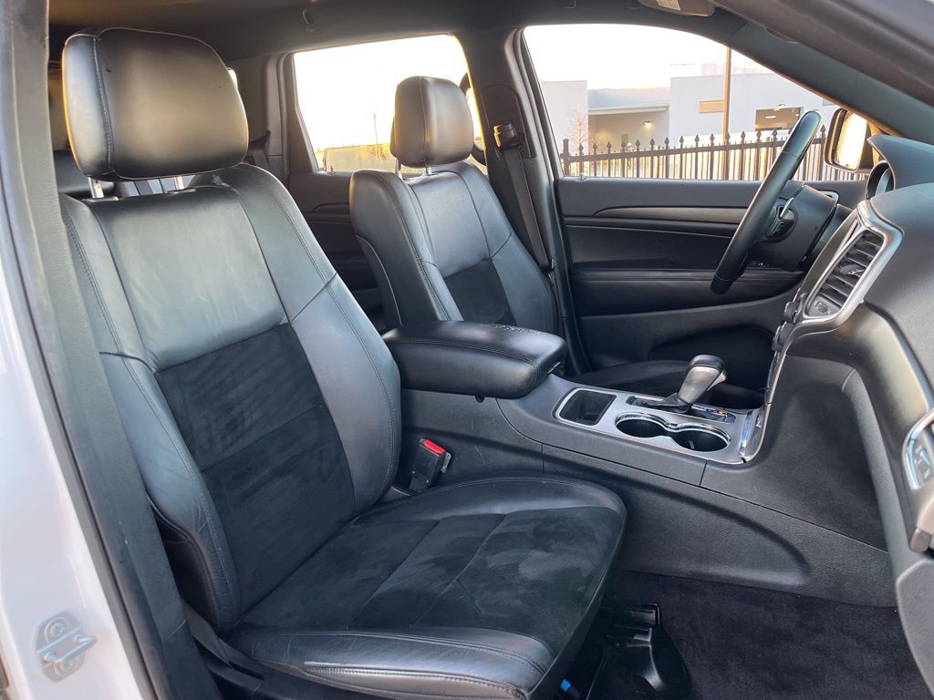 Thumbnail: 2017 Jeep Grand Cherokee - 26