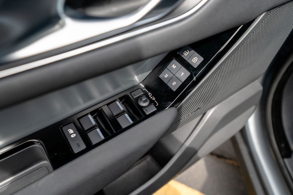 2025 Land Rover Range Rover Velar S - Photo 20