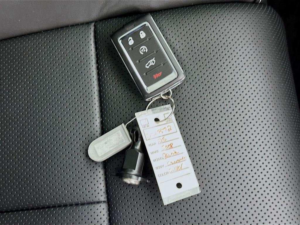 New 2025 Silver Jeep Overland image 20