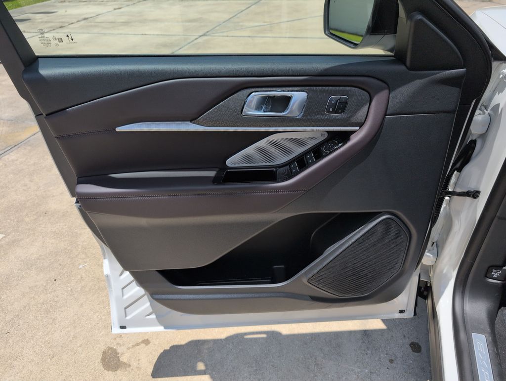 New 2026 White Ford Platinum image 29