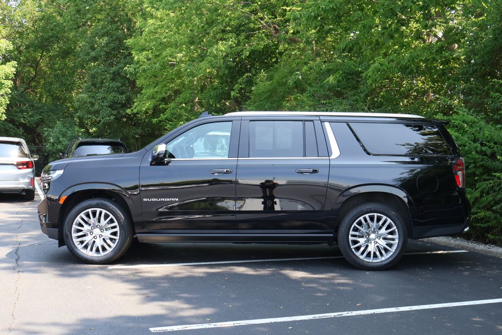 Thumbnail: 2023 Chevrolet Suburban - 4