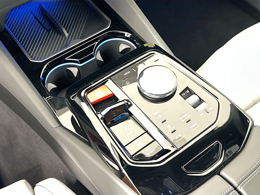 Thumbnail: 2026 BMW M5 - 15