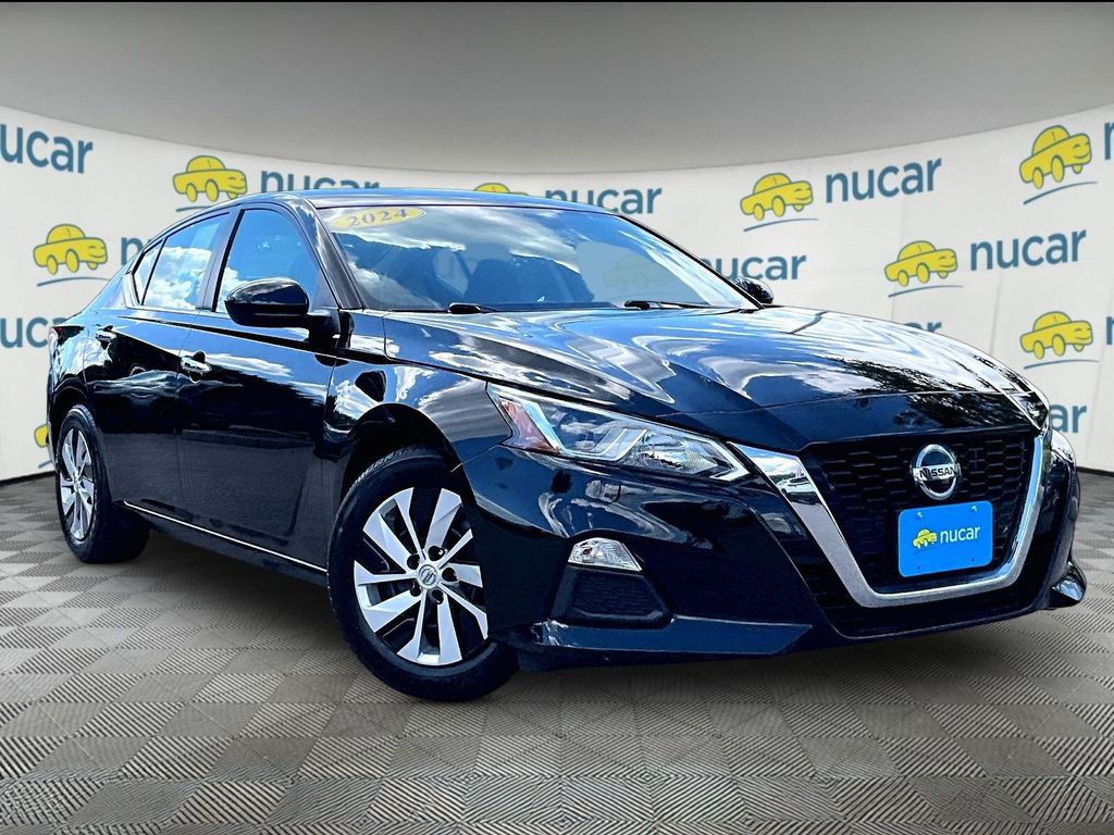 Super Black Clearcoat 2020 Nissan Altima Sedan Front-Wheel Drive Continuously Variable Transmission