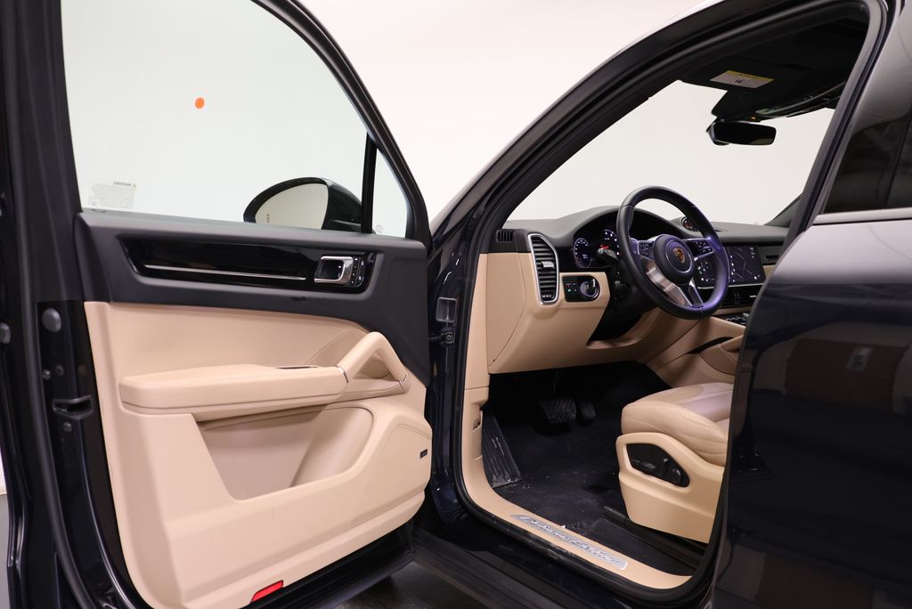 Thumbnail: 2023 Porsche Cayenne - 32