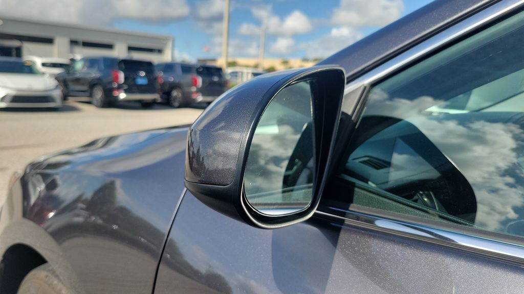 Used 2014 Gray Toyota SE image 5