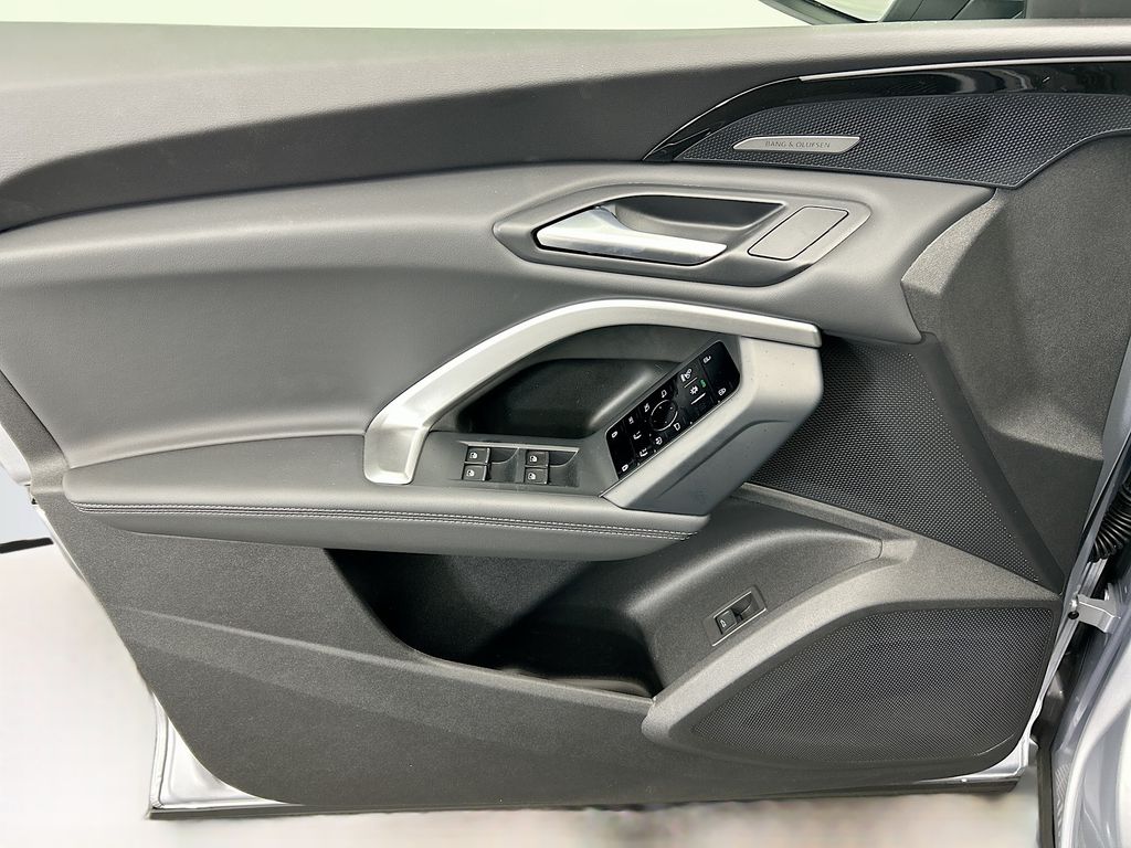 Thumbnail: 2025 Audi Q5 - 24