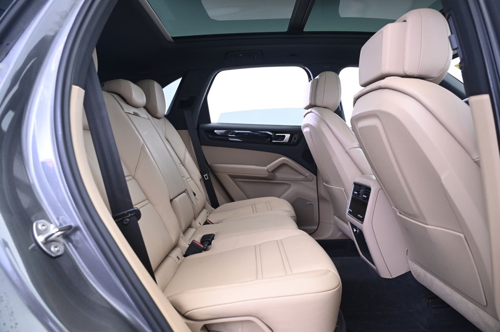 Thumbnail: 2020 Porsche Cayenne - 18
