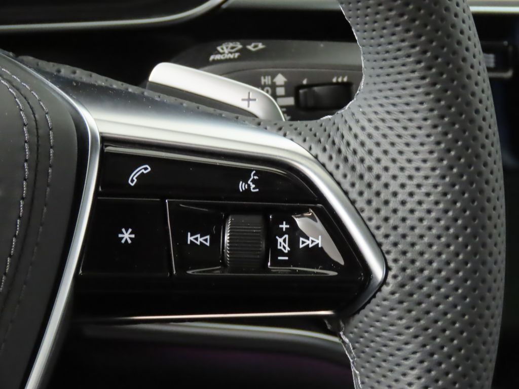 Thumbnail: 2025 Audi S8 - 16