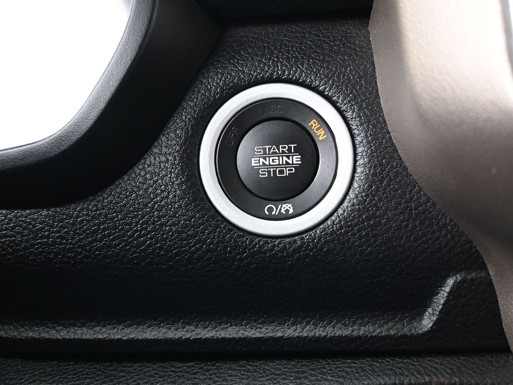 Used 2020 Diamond Black Crystal Pearlcoat Ram Laramie image 29