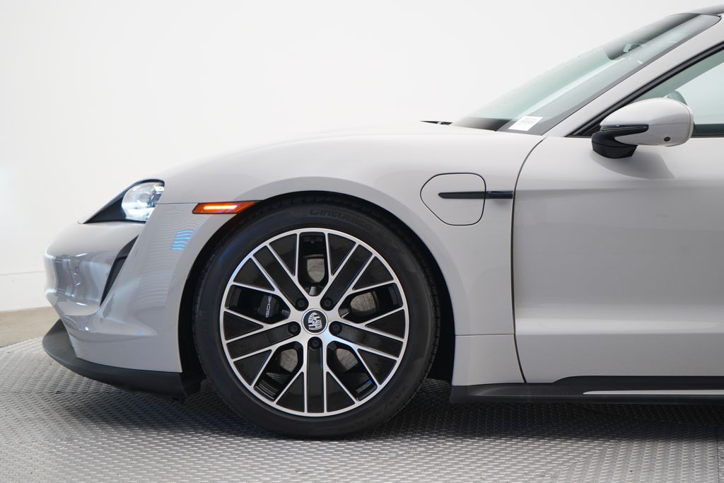 Thumbnail: 2022 Porsche Taycan - 2