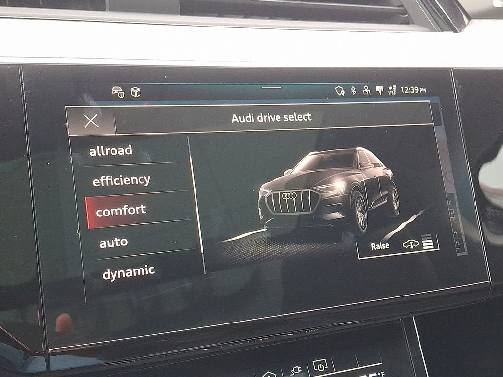 Thumbnail: 2021 Audi e-tron GT - 25