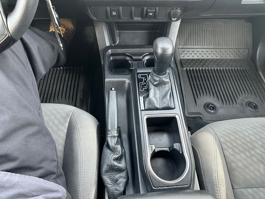2022 Toyota Tacoma SR