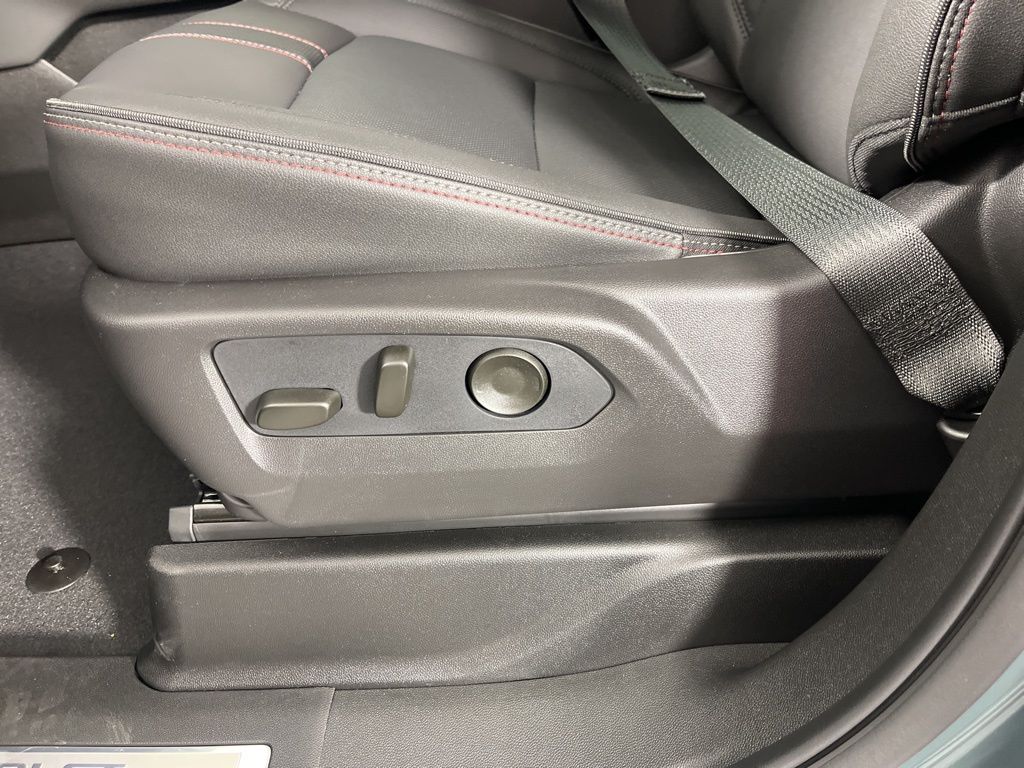 Thumbnail: 2026 Chevrolet Suburban - 25