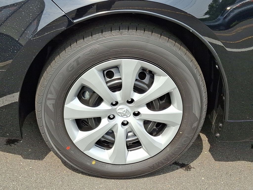 2025 Toyota Corolla LE 5