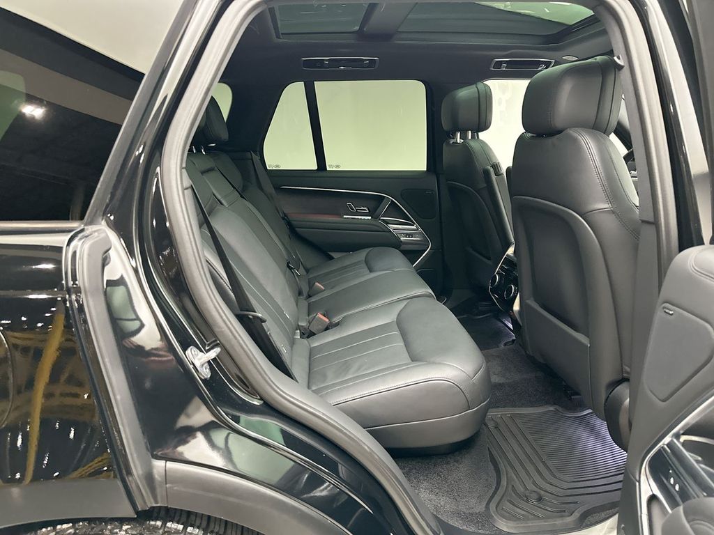 Thumbnail: 2023 Land Rover Range Rover - 19