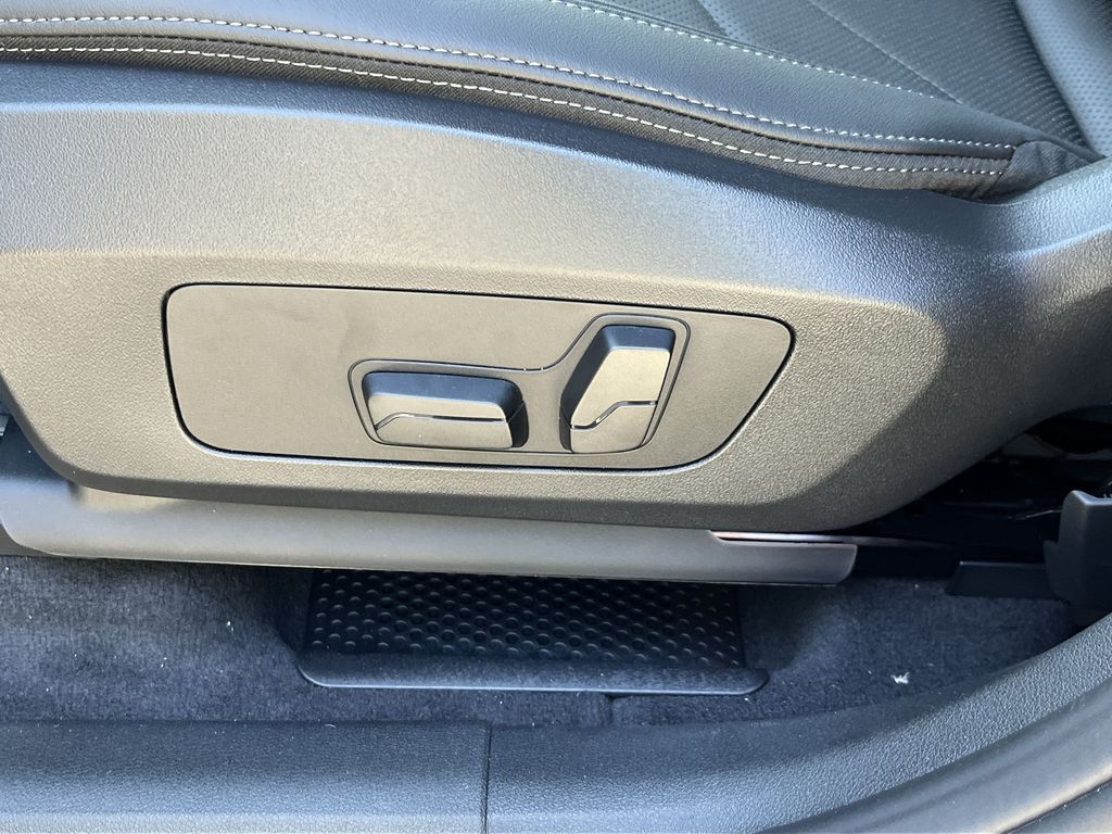2025 BMW X1 xDrive28i 12