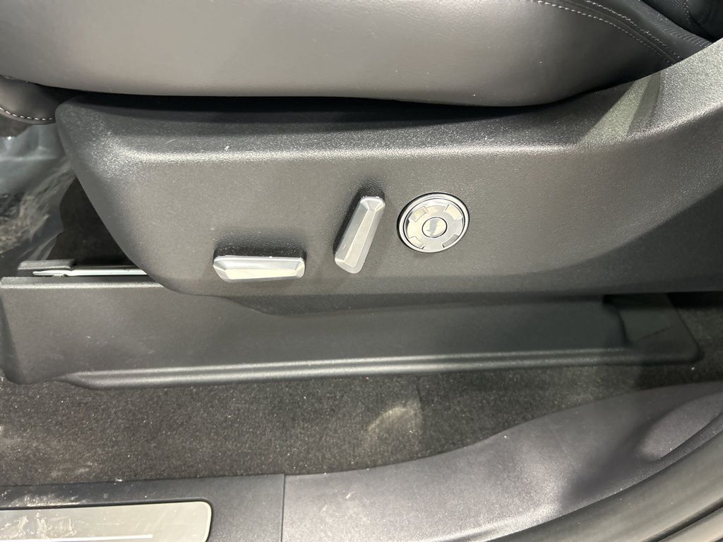 new 2025 Lincoln Navigator car, priced at $100,022