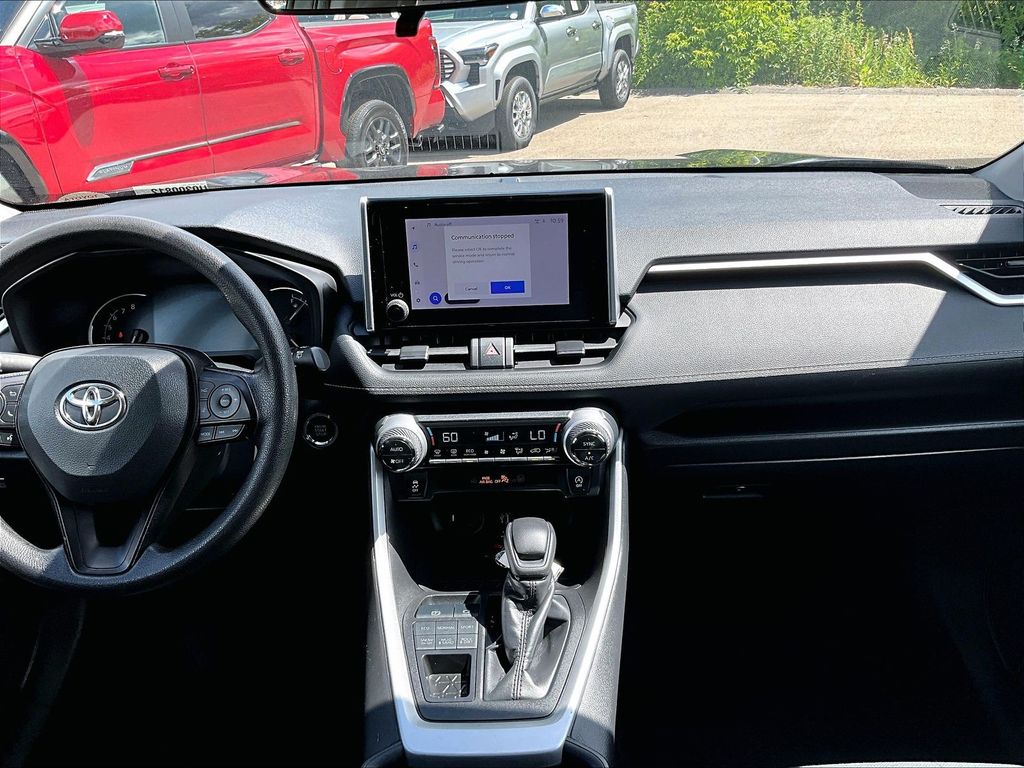 2024 Toyota RAV4 — photo 18