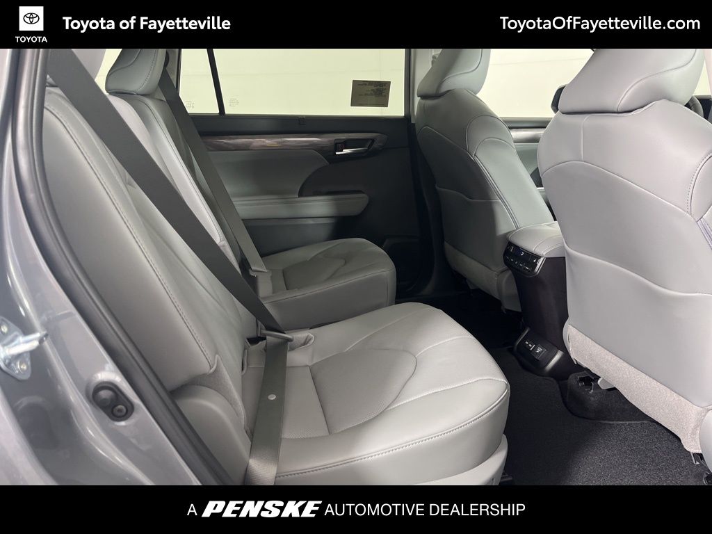 Thumbnail: 2026 Toyota Highlander - 12