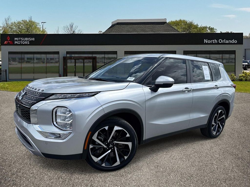 2024 Mitsubishi Outlander SE
