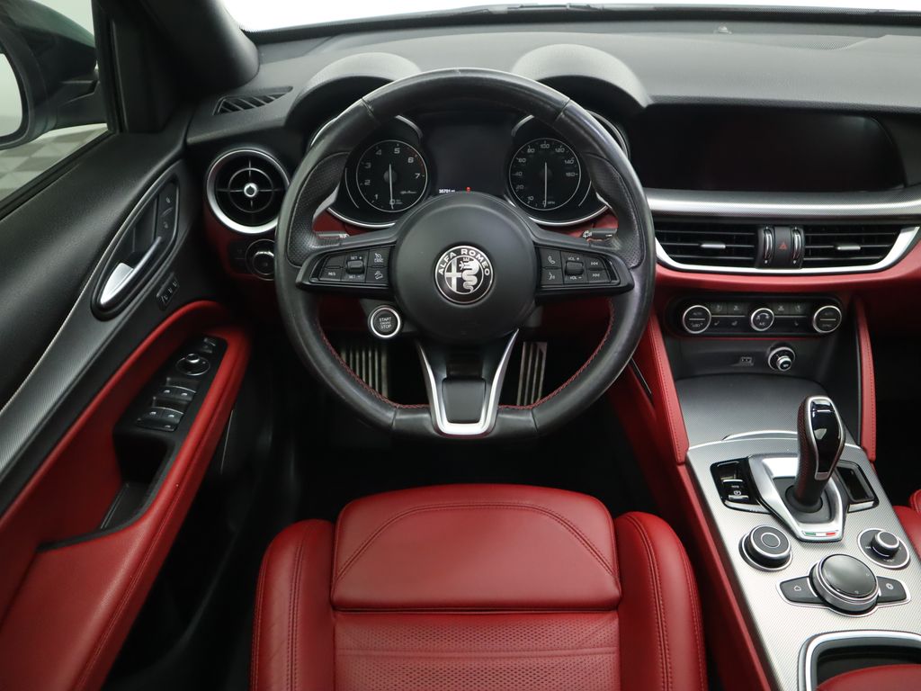 Thumbnail: 2021 Alfa Romeo Stelvio - 10