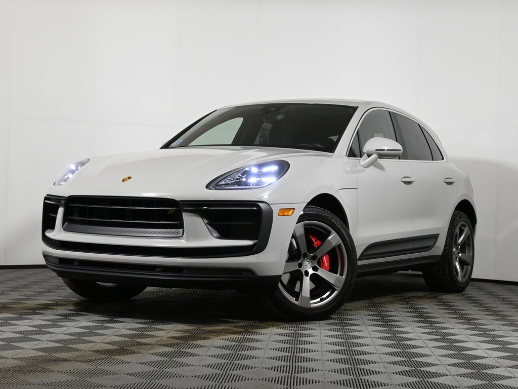 Thumbnail: 2022 Porsche Macan - 1