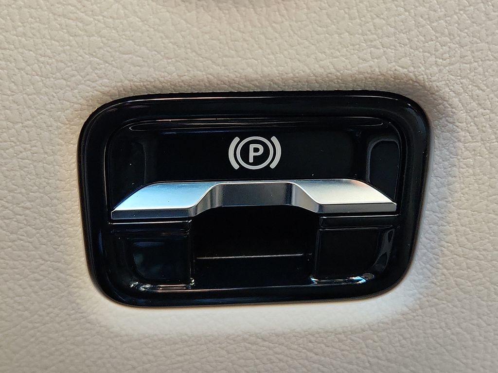 Thumbnail: 2025 Mercedes-Benz C-Class - 27