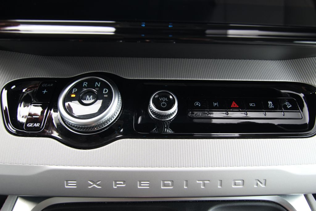 Used 2025 Ford Expedition SUV