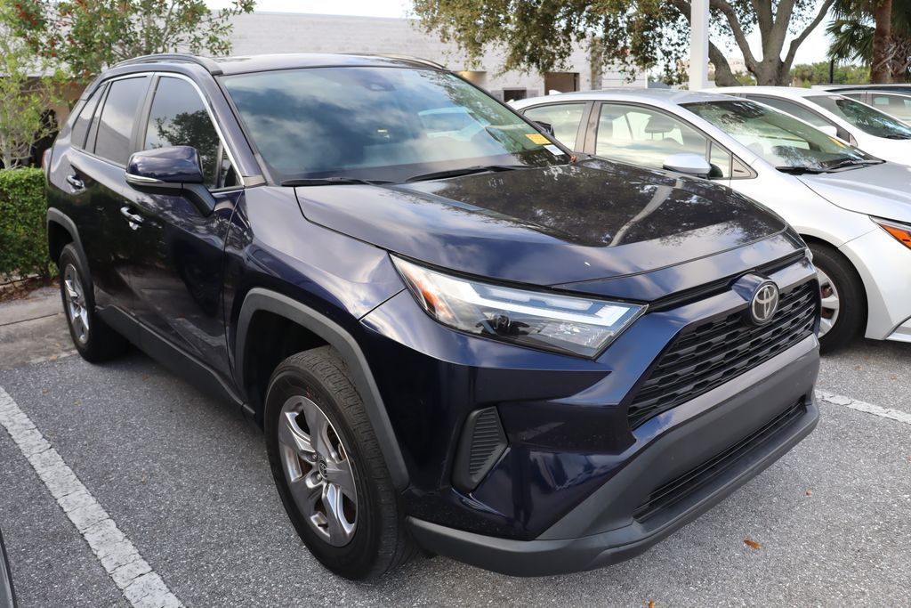 2022 Toyota RAV4 XLE 6