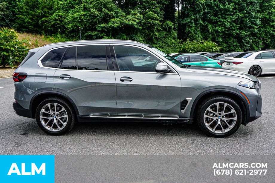 Used 2024 Gray BMW sDrive40i image 9