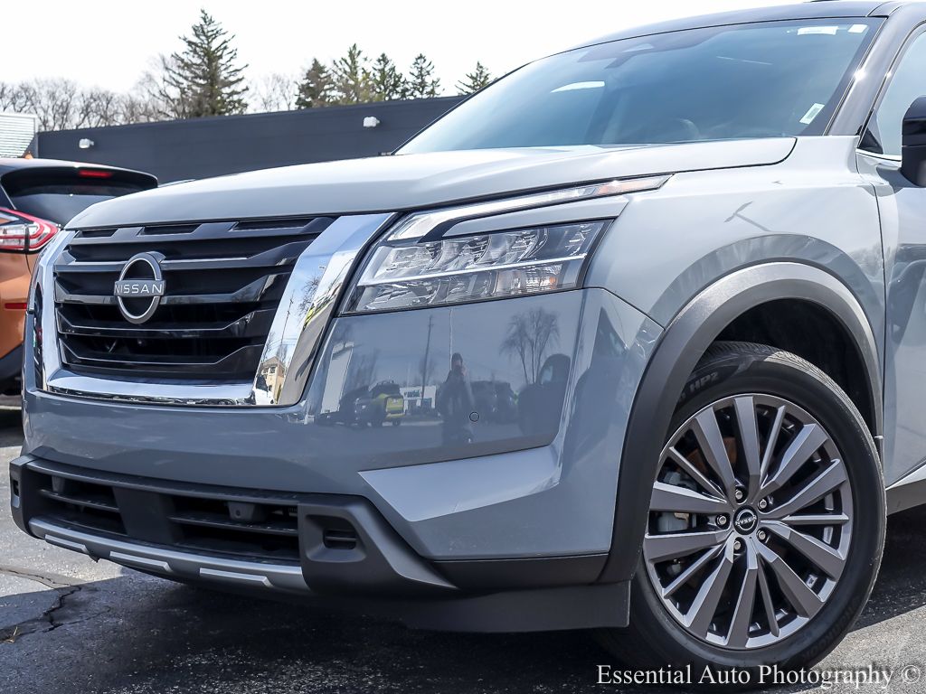 View vehicle photo 3