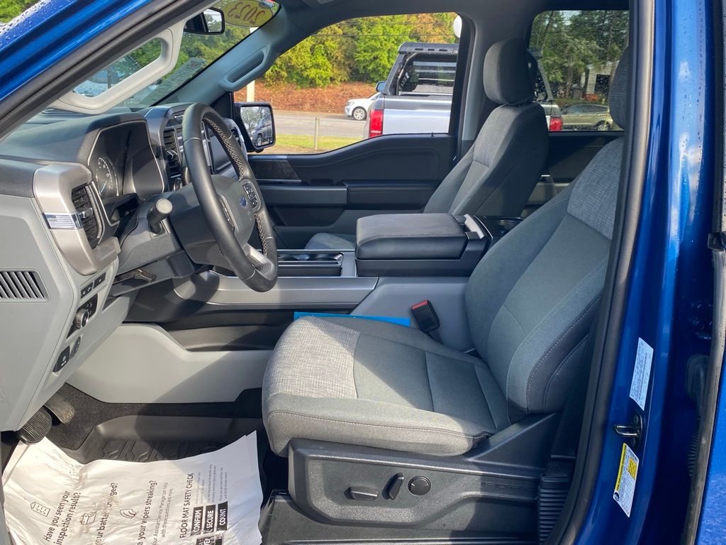 View vehicle photo 6