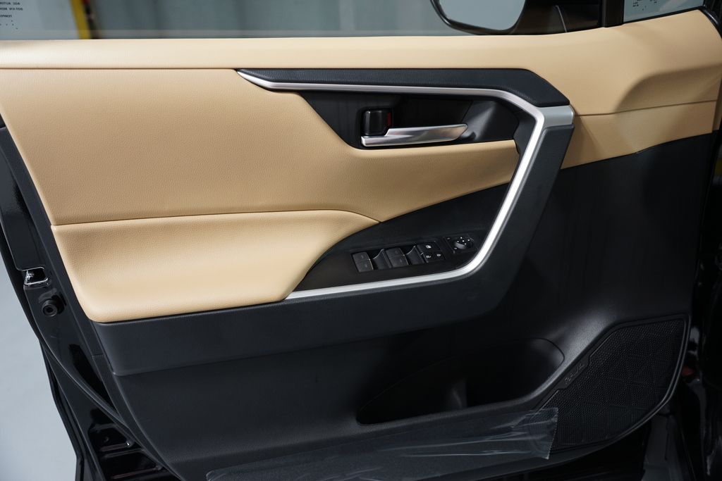 Thumbnail: 2025 Toyota RAV4 - 30