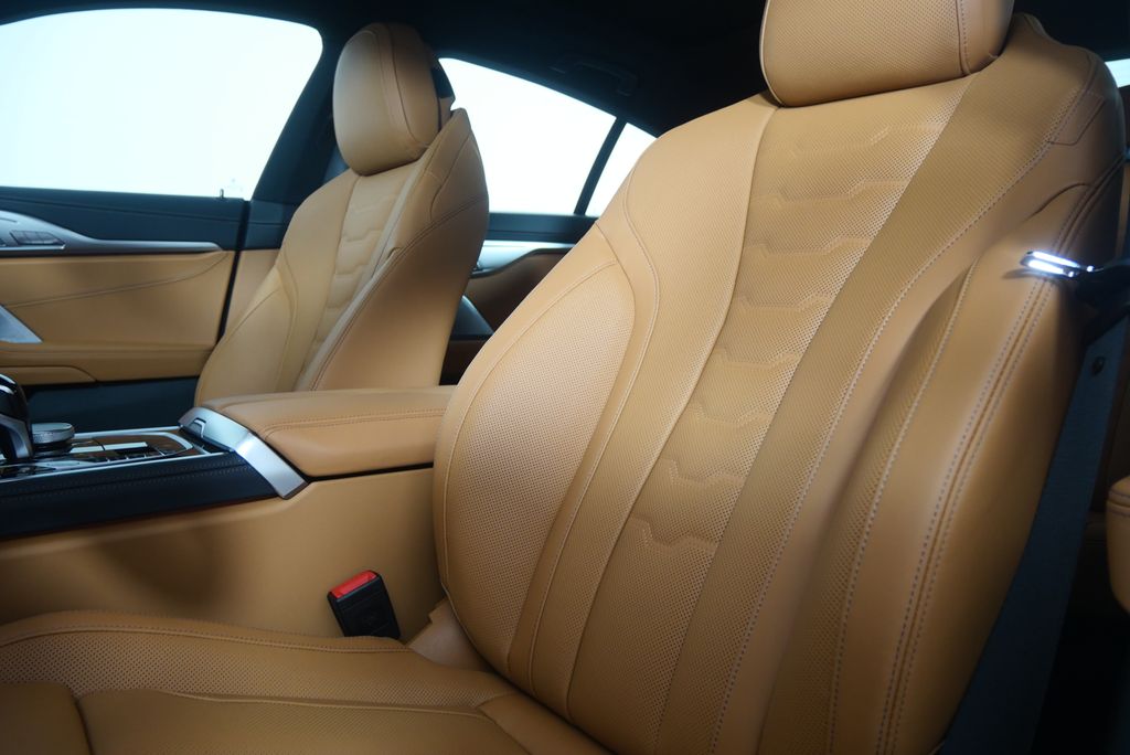 Thumbnail: 2026 BMW 8 Series - 10