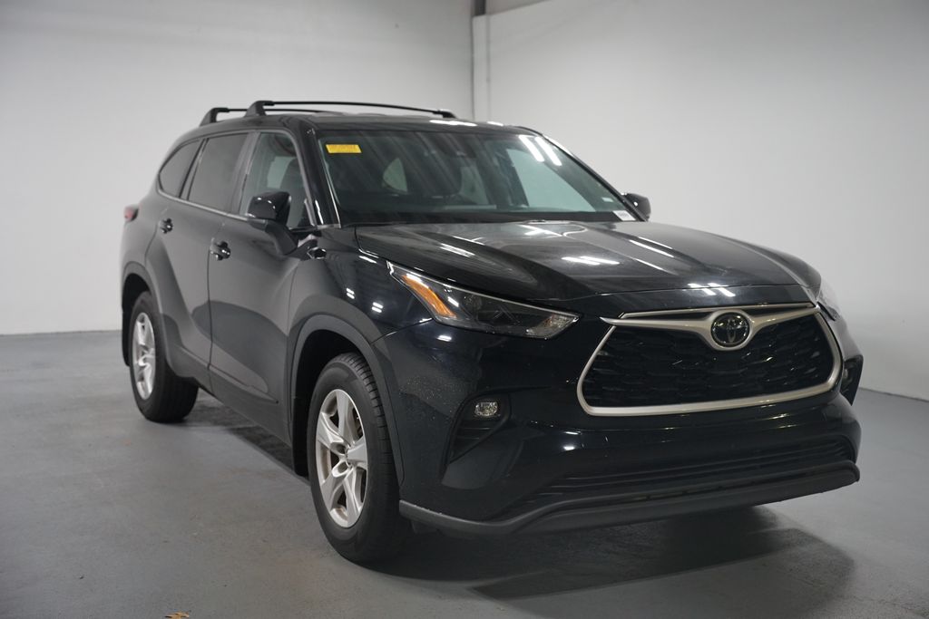 Thumbnail: 2023 Toyota Highlander - 3