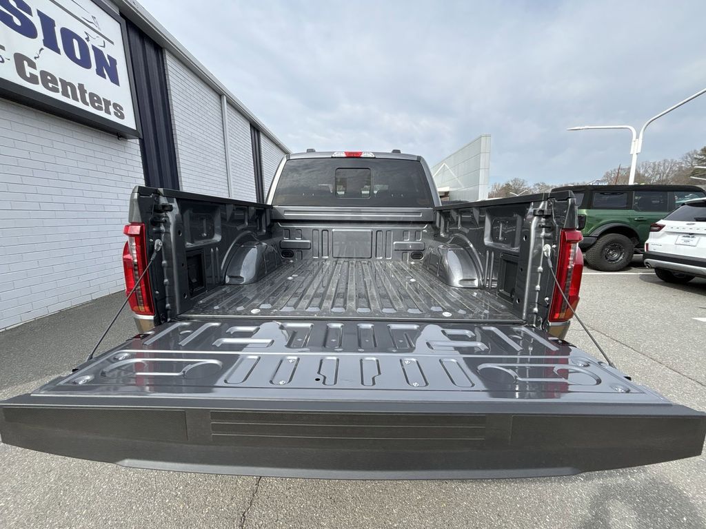 New 2026 Carbonized Gray Metallic Ford XLT image 21