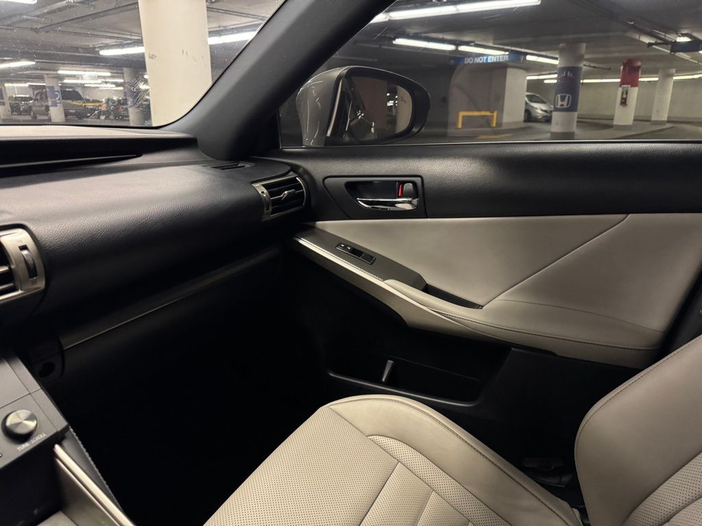 2015 Lexus IS 250 photo 26