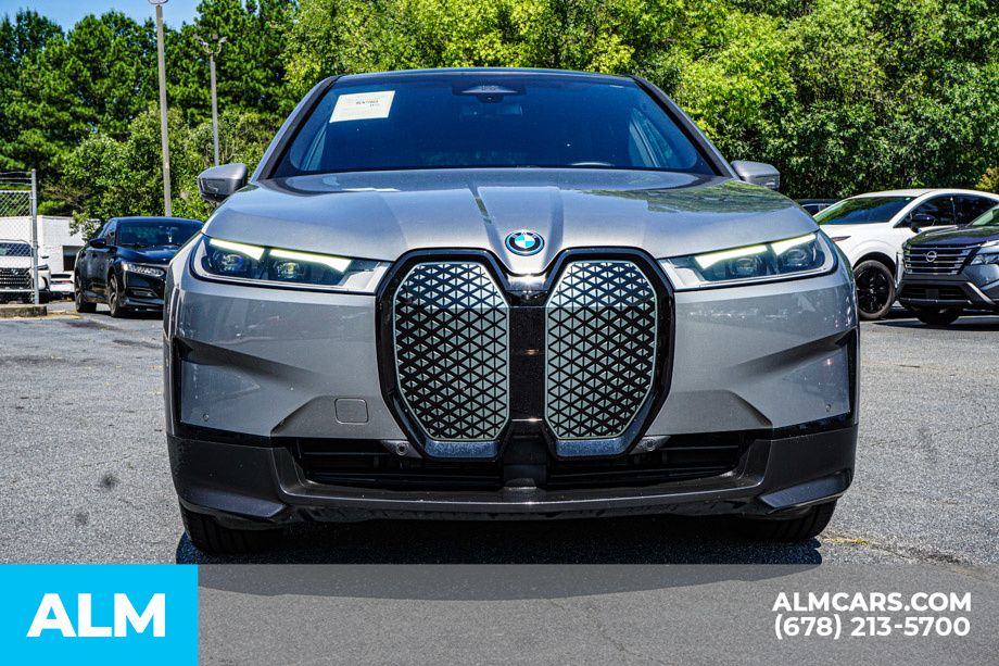 Used 2024 Gray BMW xDrive50 image 9