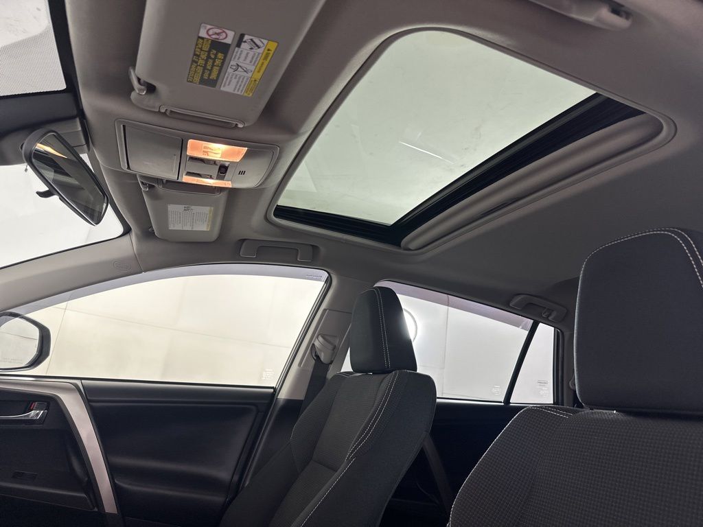 Used 2018 Gray Toyota XLE image 8